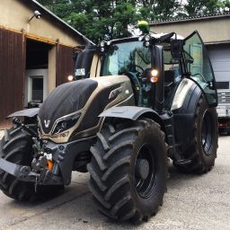 Valtra John Deere Bridge