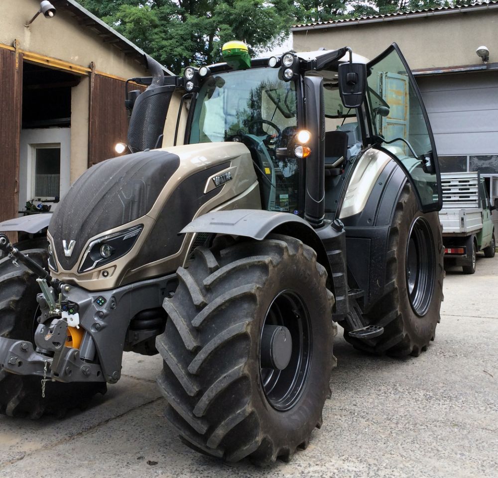 VALTRA Bridge compatible with John Deere Receiver